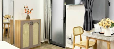 Deluxe Studio | Individually furnished, desk, blackout drapes, soundproofing