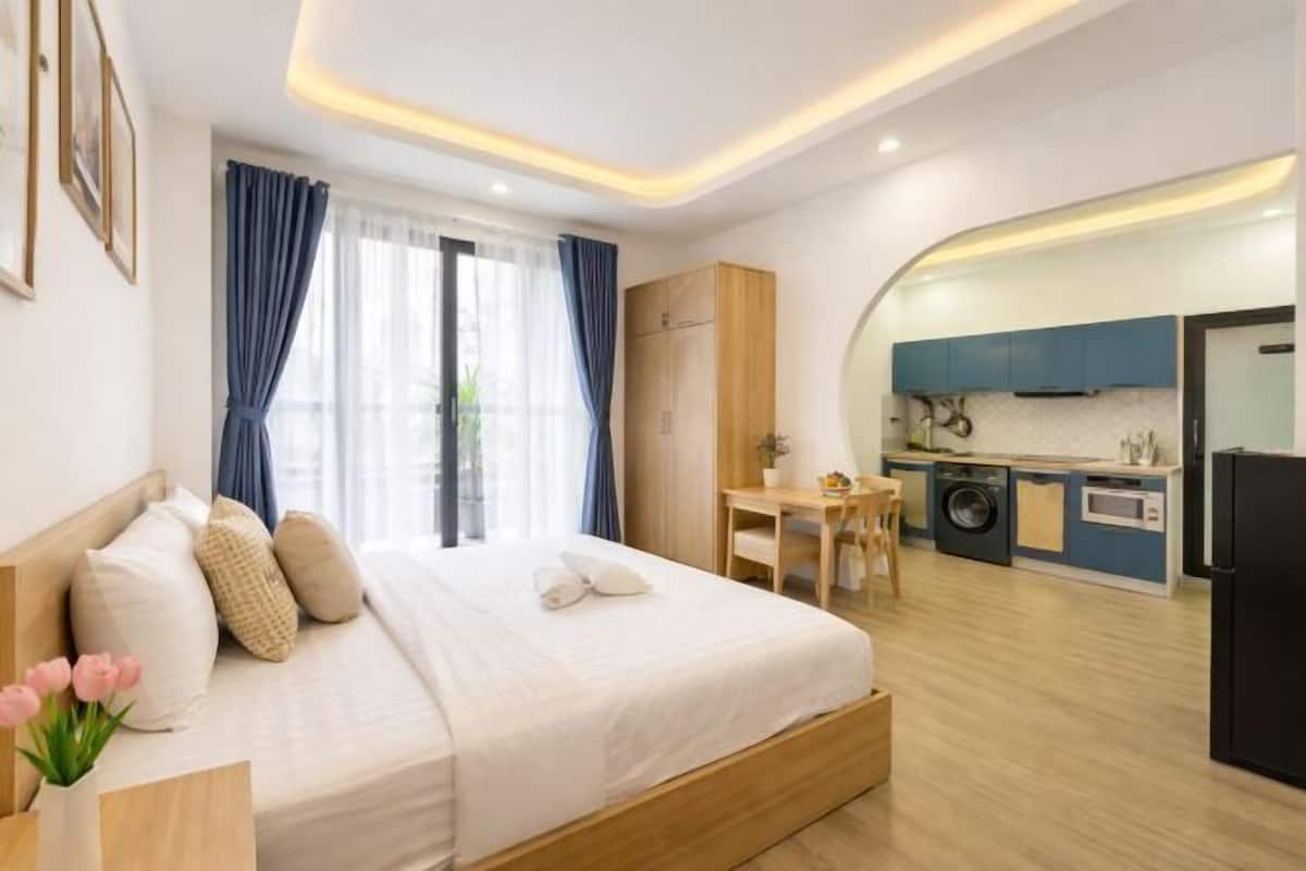 Muebles diferentes, escritorio, cortinas blackout y insonorización