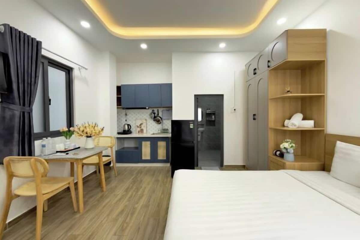 Muebles diferentes, escritorio, cortinas blackout y insonorización