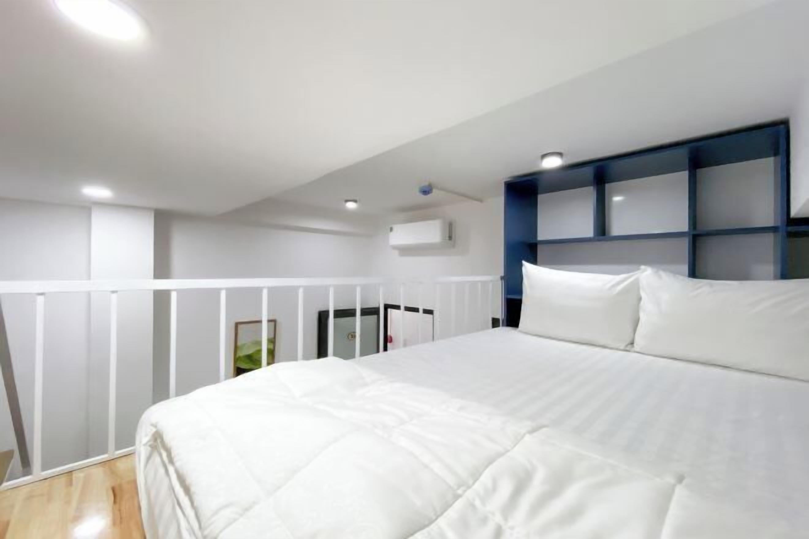 Individually furnished, desk, laptop workspace, blackout drapes