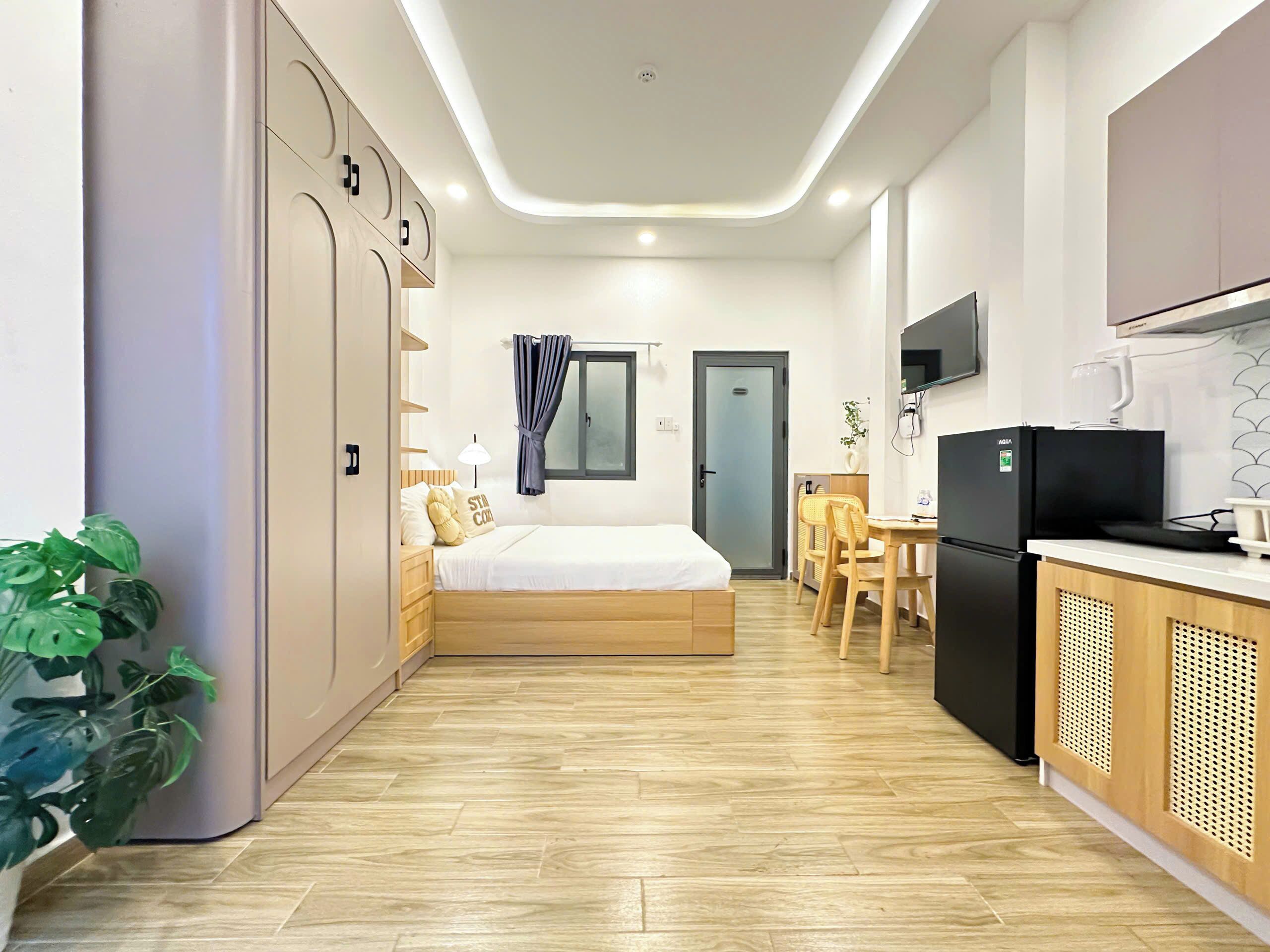 Deluxe Stüdyo | Ayrı ayrı döşenmiş, masa, dizüstü bilgisayar çalışma alanı 