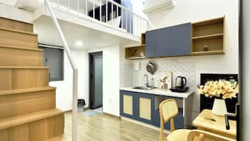 华丽复式房 | 特色家居、办公桌、遮光窗帘、隔音