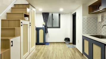 华丽复式房 | 特色家居、办公桌、遮光窗帘、隔音