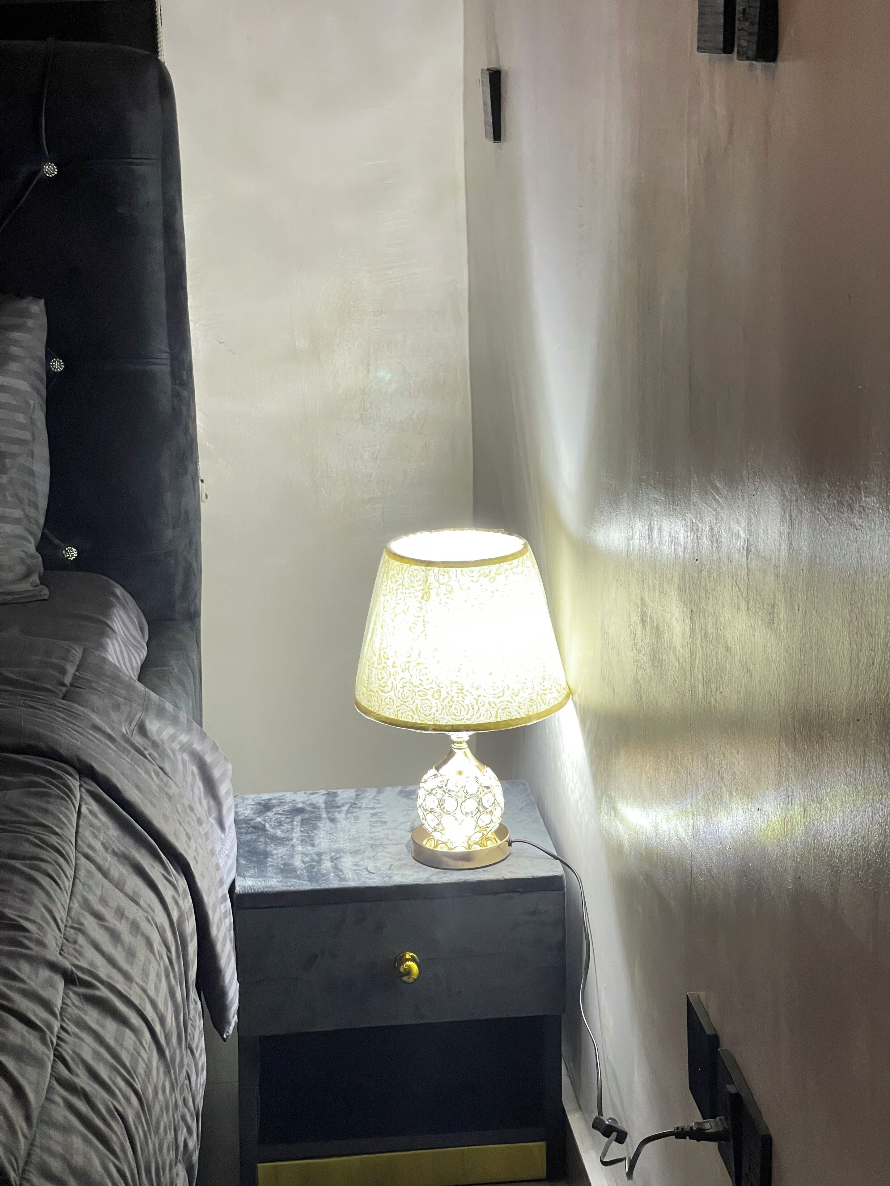 1and 2 Beds. Apt.in Beautiful Lagos With Ac, Wifi,24hrs Power By Solar, 100% Se - Lagos