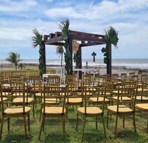 Unclassified image, 4 of 22, button