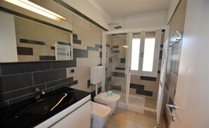 Bathroom - Totally Renewed Apartment in Lignano Sabbiadoro With Terrace (Lignano Sabbiadoro)