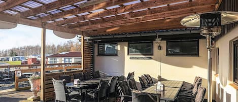 House | Outdoor dining