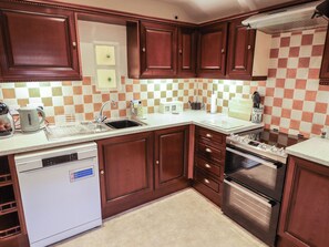 Dishwasher, cookware/dishes/utensils - Madje Apartment (Lincoln)