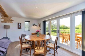 Cottage | Dining