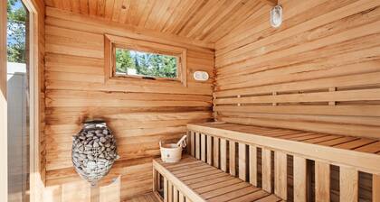 Modern dog-friendly cabin with hot tub, gas fireplace, patio, grill, & washer/dr