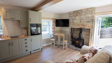 Smart TV, fireplace