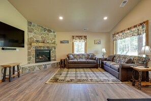 Télévision, cheminée