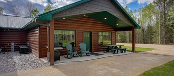 Contemporary dog-friendly cabins with hot tub, fireplaces, patios, & game room