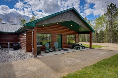 Contemporary dog-friendly cabins with hot tub, fireplaces, patios, & game room