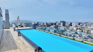 Outdoor pool - Relax and Work at Miraflores (Lima)