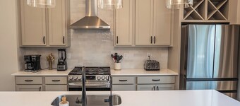 Grand Park Westfield New Townhome-4 Bedrooms, 7 Beds