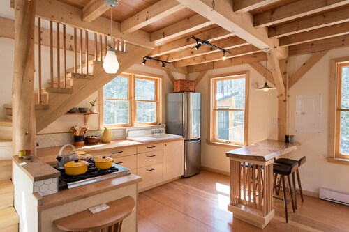 Shackup Cabin— Wood Fired Hot Tub & Near the beach