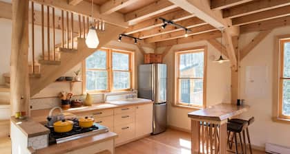 Shackup Cabin— Wood Fired Hot Tub & Near the beach