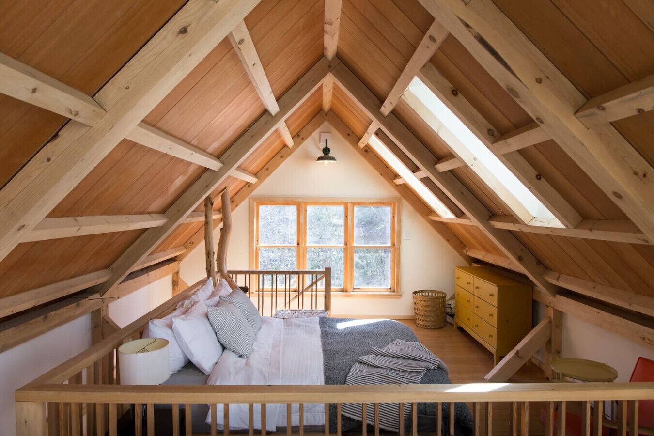 1 bedroom, desk, WiFi, bed sheets