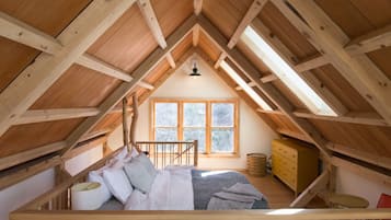 1 bedroom, desk, WiFi, bed sheets