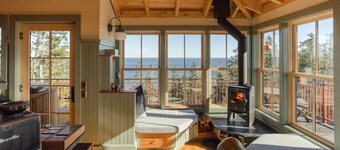 Shackup Tower - 30 ft in the air & hot tub & surf