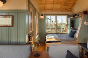 1 bedroom, desk, WiFi, bed sheets