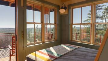 1 bedroom, desk, WiFi, bed sheets