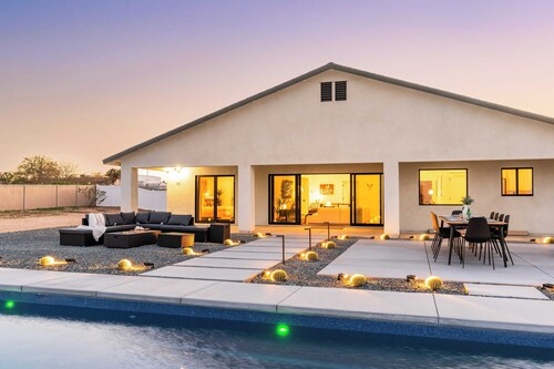 Bocce, Pool+spa, Game Room, Firepit Modern Oasis Yucca Haven by Avantstay