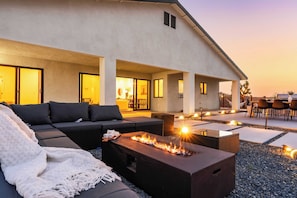 Interior - Bocce, Pool+spa, Game Room, Firepit Modern Oasis Yucca Haven by Avantstay (Yucca Valley)