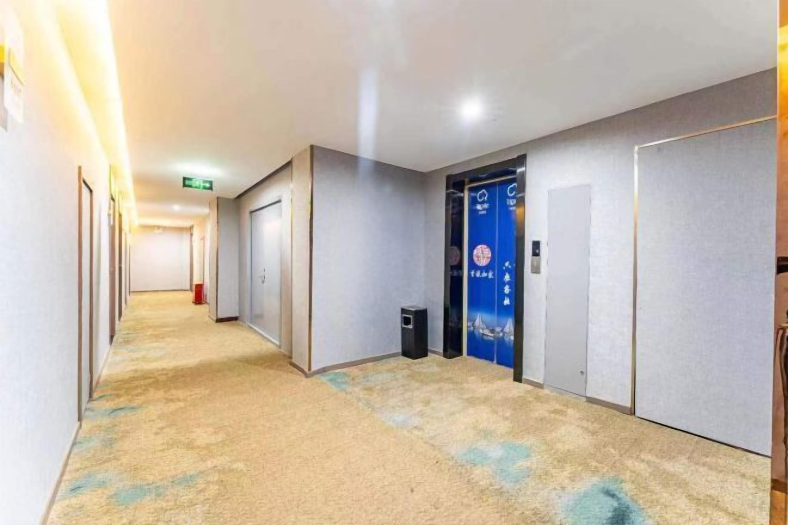 المنشأة من الداخل