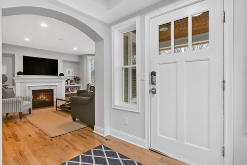 Downtown Saratoga 4 Bed/3.5 Bath @ High Rock Park