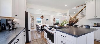 Charming modern farmhouse close to Dublin, OH and perfect for entertaining