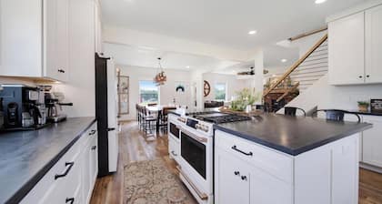 Charming modern farmhouse close to Dublin, OH and perfect for entertaining