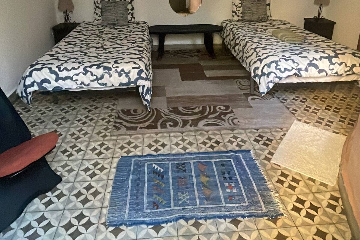 Camera Comfort con letto matrimoniale o 2 letti singoli, patio, vista giardino | Una cassaforte in camera, tende oscuranti, Wi-Fi gratuito