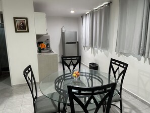 Dining - 101 Comfortable apt. very close to play and places of interest (Mazatlán)