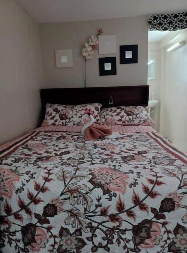 1 bedroom, free WiFi, bed sheets