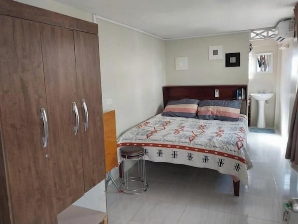 1 bedroom, free WiFi, bed sheets