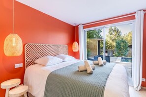 5 quartos, ferros/tábuas de passar roupa, berço de viagem