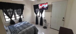 3 bedrooms, WiFi, bed sheets - Pelicans Nest Apartment (BirdRock)
