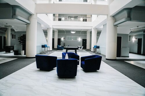 Downtown Indy 1BR - Skywalk to Convention Ctr.