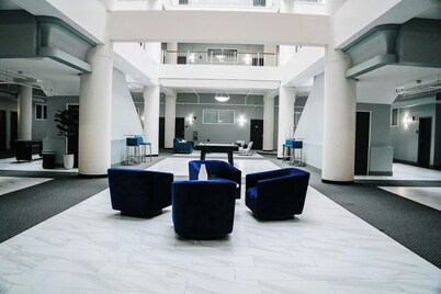 Downtown Indy 1BR - Skywalk to Convention Ctr.