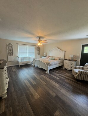 5 bedrooms, in-room safe, iron/ironing board, travel cot