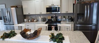 Spacious Estate 5-bedroom Acres of Serenity