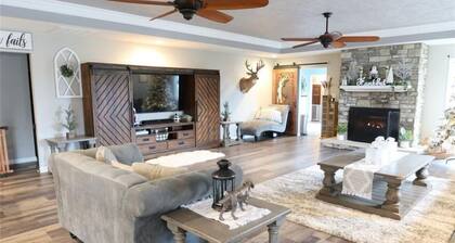 Spacious Estate 5-bedroom Acres of Serenity