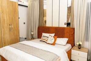 2 habitaciones, tabla de planchar con plancha, wifi y ropa de cama 