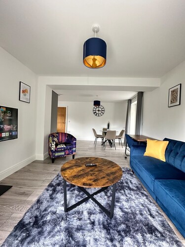 Contemporary Comfort: 2-BD Home