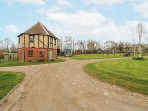 Exterior - The Round House (Banbury)
