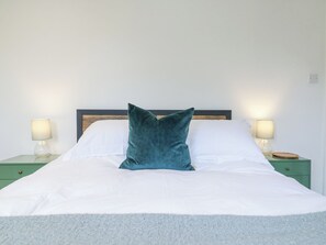 4 dormitorios, decoración individual, mobiliario individual