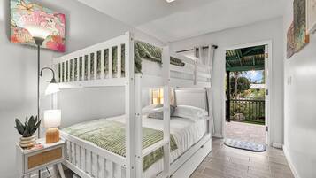 4 bedrooms, desk, iron/ironing board, WiFi (free)