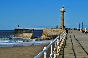 Exterior - Cottage in Whitby Near Scenic Seafront (Whitby)